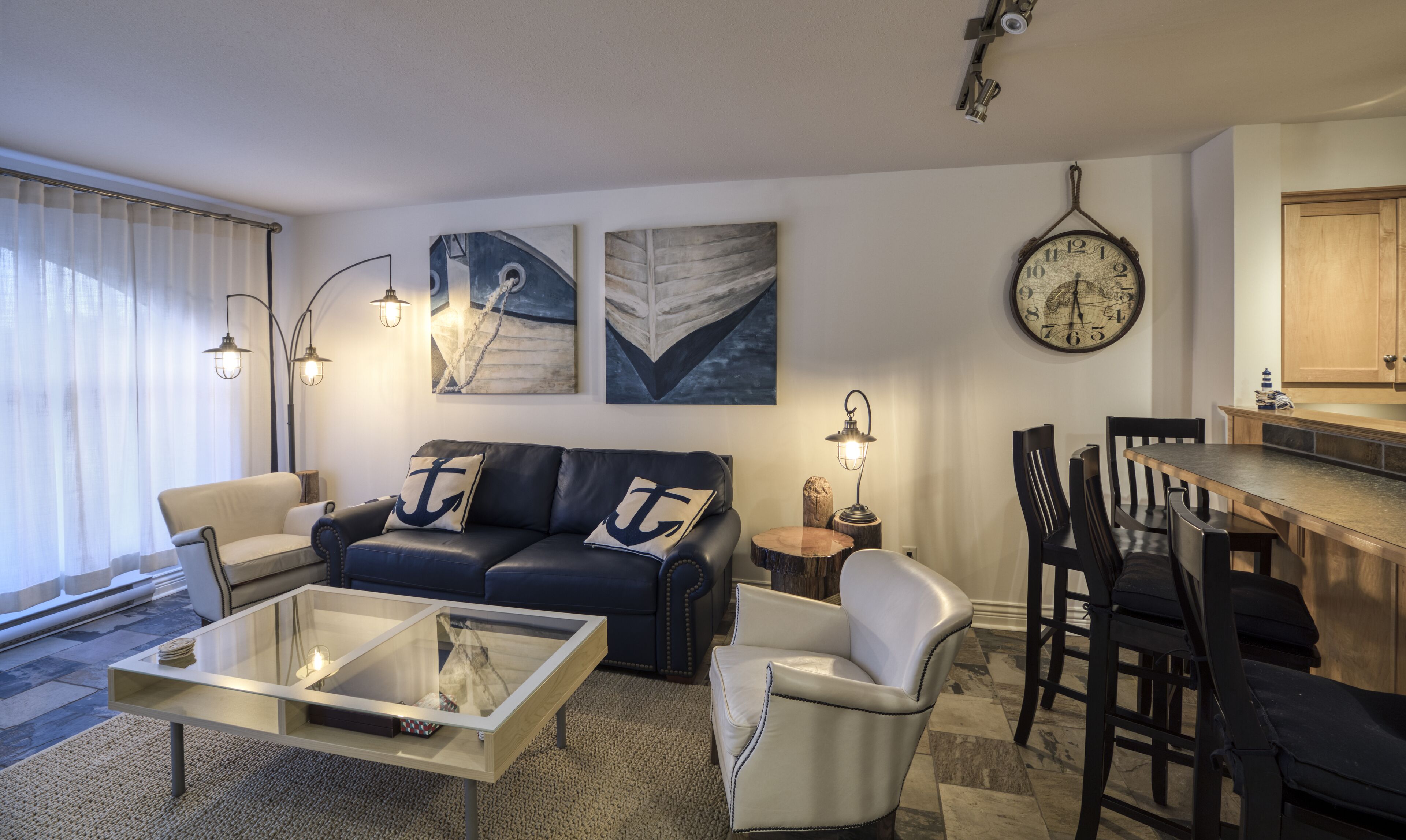 Luxurious beachfront condo in idyllic and  historic Kaslo, BC.