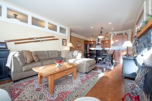 Téléviseur connecté, foyer, sélection de musique, sélection de films