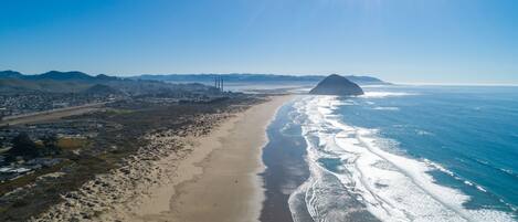Una spiaggia nelle vicinanze