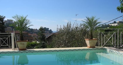 Villa de standing avec piscine Ă Menton