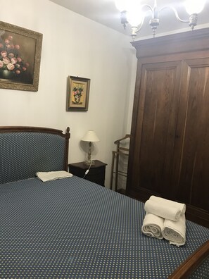 2 chambres, fer et planche à repasser, accès au Wi-Fi (inclus)