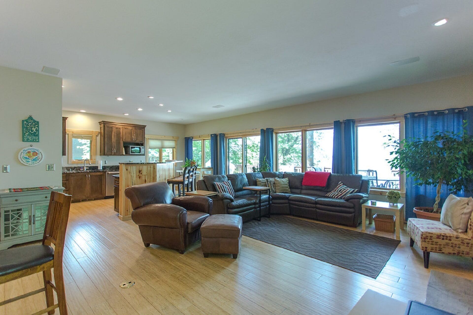 Spacious cabin on Big Sandy