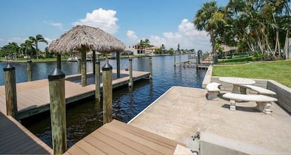 TOP RATED! Beautiful 4BR Gulf access villa w/pool, dock, tiki hut – Yacht Club.
