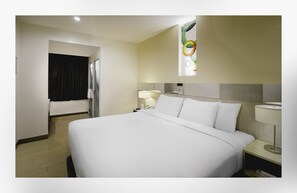 Safe på rommet, strykejern/-brett, wi-fi (inkludert) og sengetøy