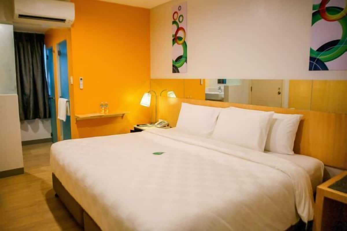 In-room safe, iron/ironing board, free WiFi, bed sheets