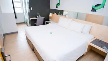 Standard King Room | In-room safe, iron/ironing board, free WiFi, bed sheets