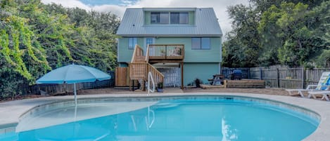 Alberca al aire libre y alberca climatizada