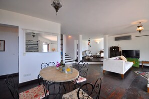 Huvila, 3 makuuhuonetta | Ruokailu omassa huoneessa