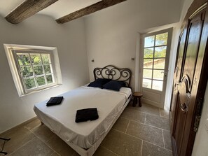 4 bedrooms, iron/ironing board, travel cot, free WiFi