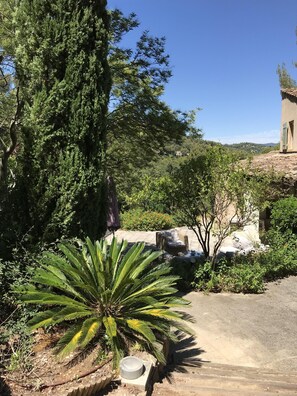 Property grounds - South-facing villa on the seaside, in the private domain of the Cap Bénat (Bormes-Les-Mimosas)