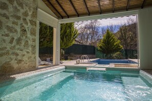 Bañera de hidromasaje interior