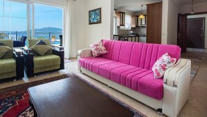 Villa, 6 Schlafzimmer | Wohnzimmer | Flachbildfernseher