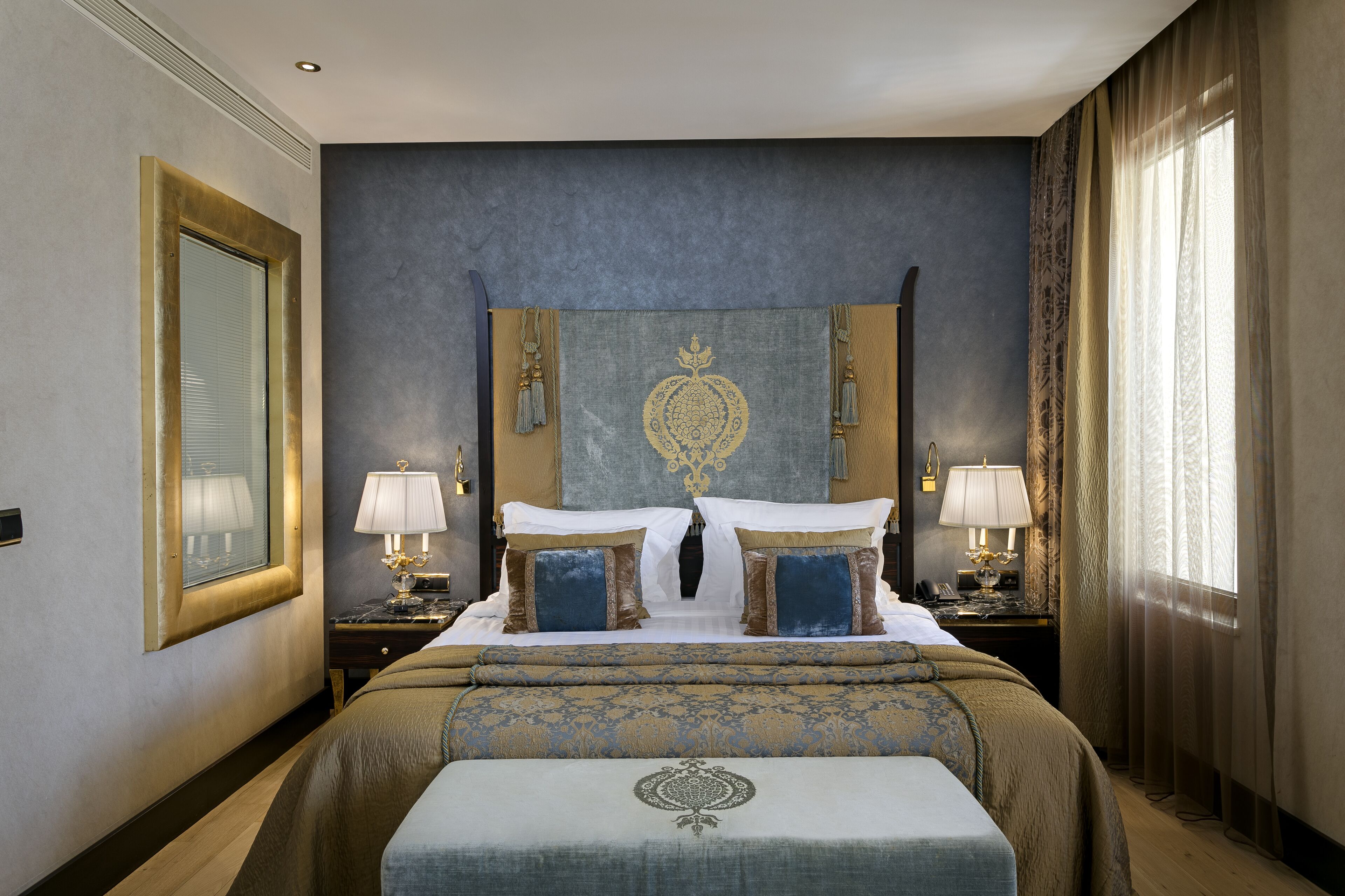 Luxe beddengoed, een gratis minibar, een kluis op de kamer, een bureau