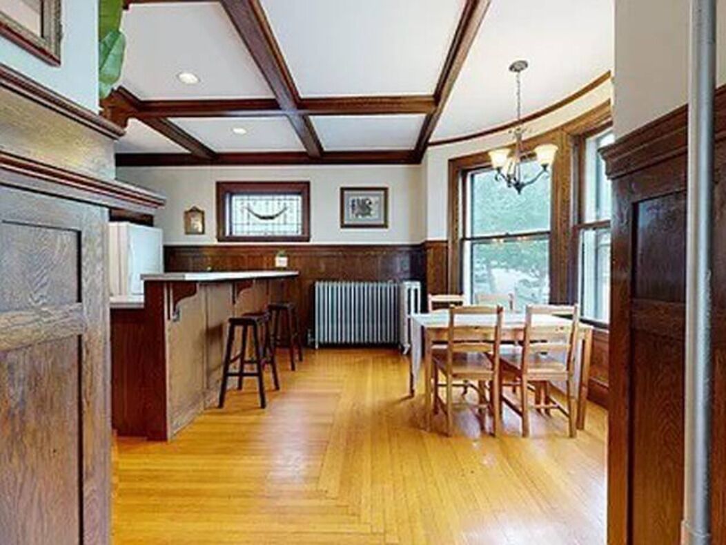 Charming Oceanfront One Bedroom Apartment on the Eastern Promenade