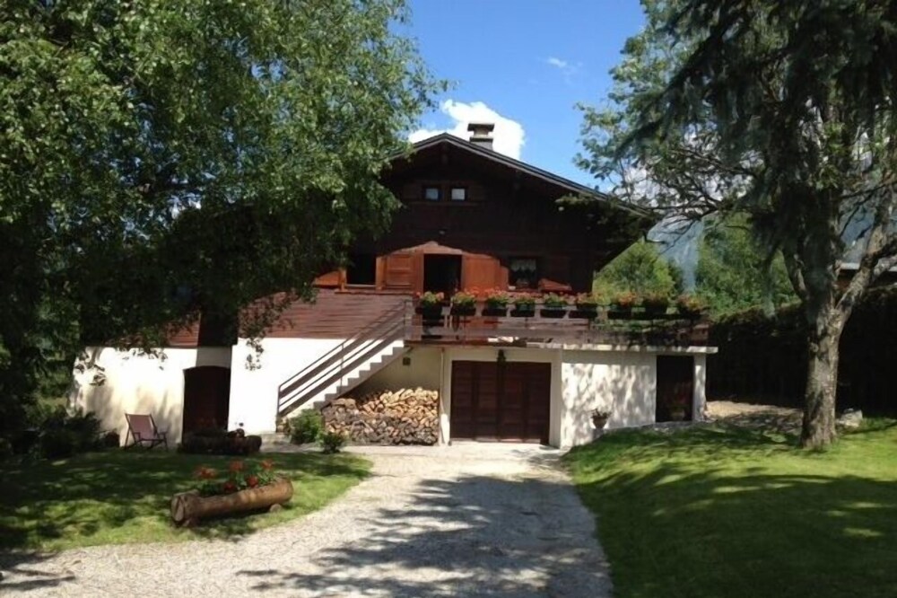 Great family cottage for 12 (14) people