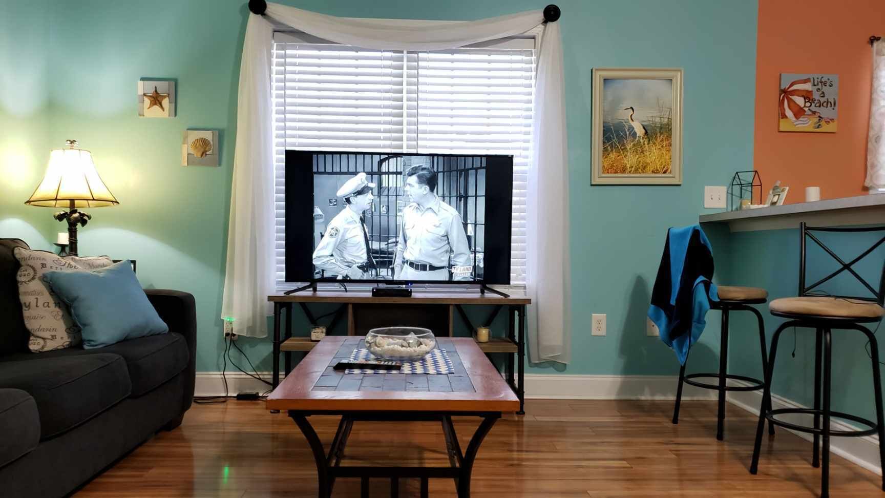 Comfortable 2 Bedroom, 2 Bathroom Condo, 2 Blocks from the Beach