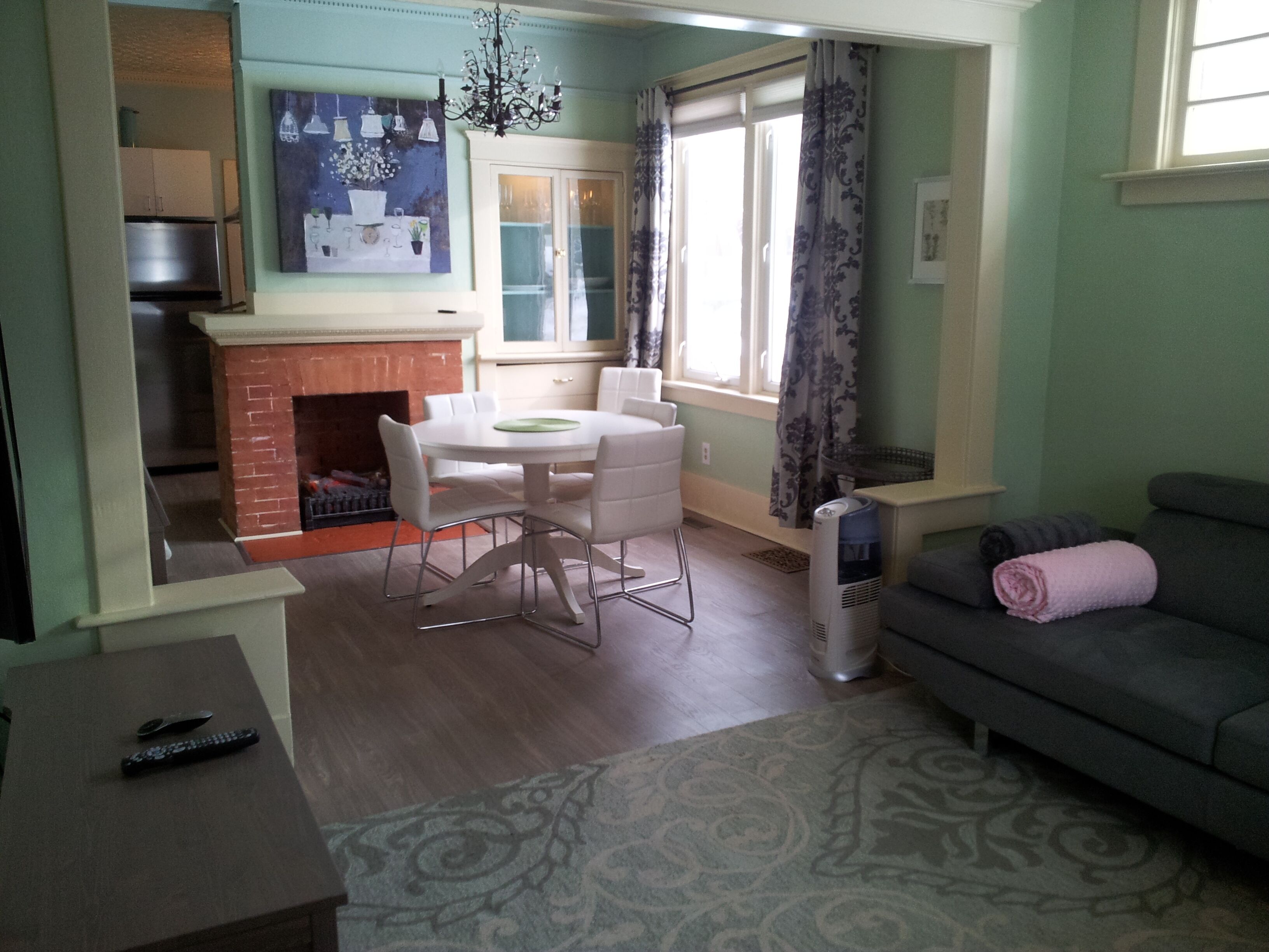 Urban Cottage Oasis, Awesome Location, Fully Renovated And Self Contained