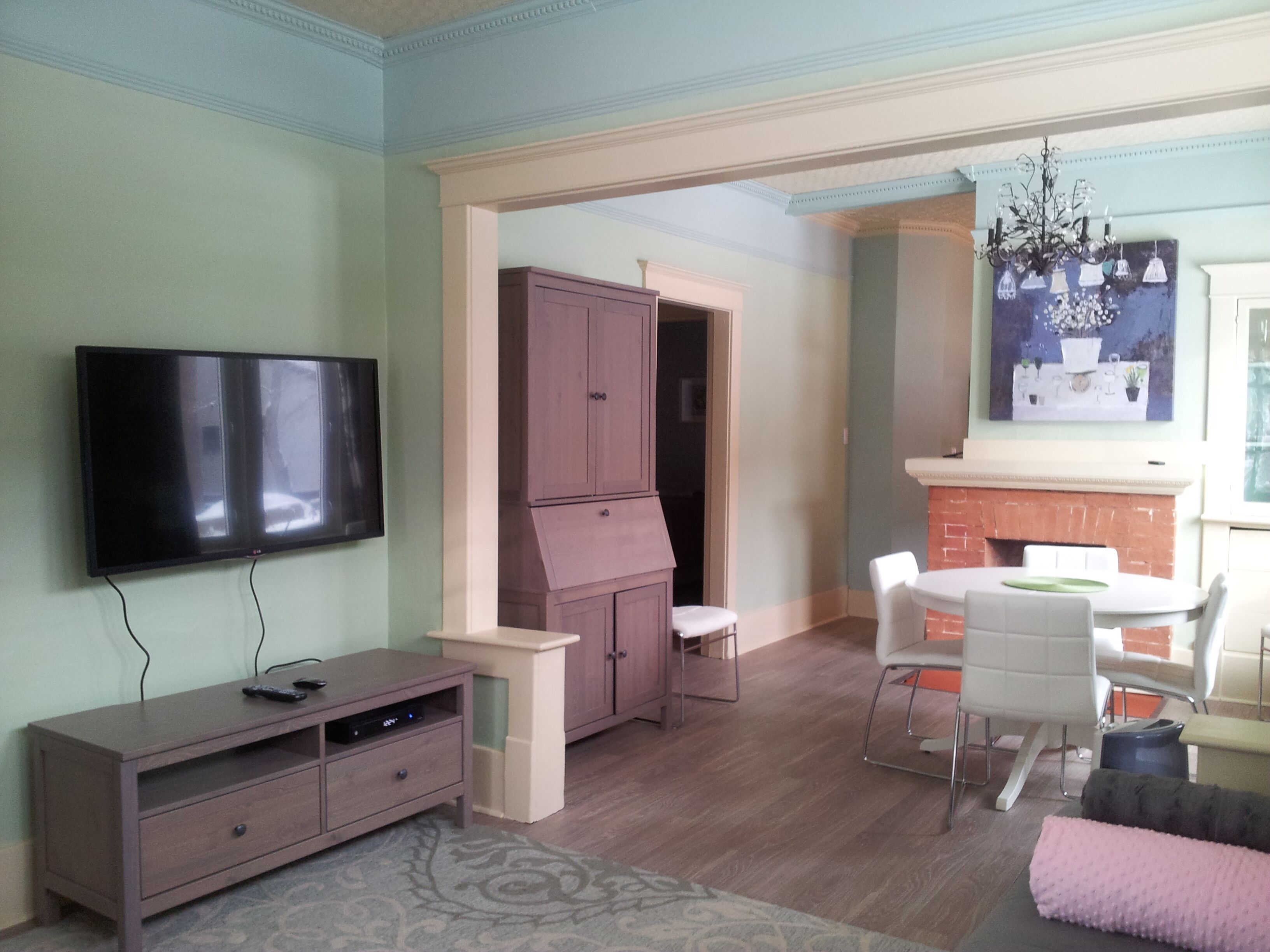 Urban Cottage Oasis, Awesome Location, Fully Renovated And Self Contained