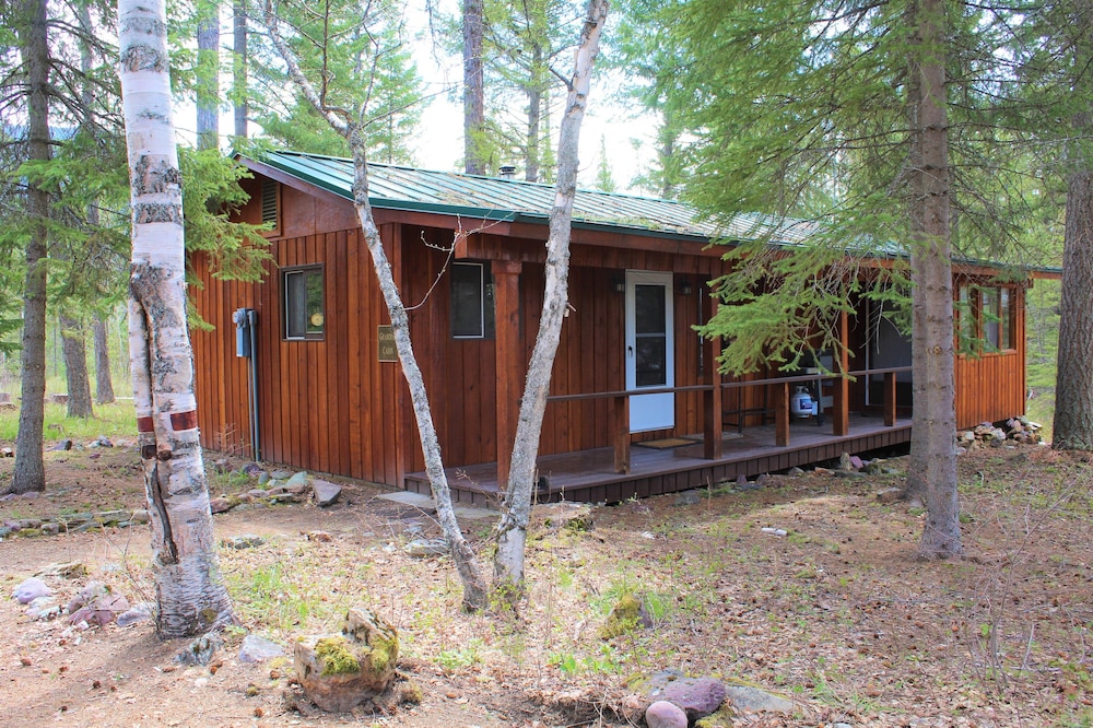 Great Cabin- get own beach & dock! Perfect for Glacier National Park Vacation!