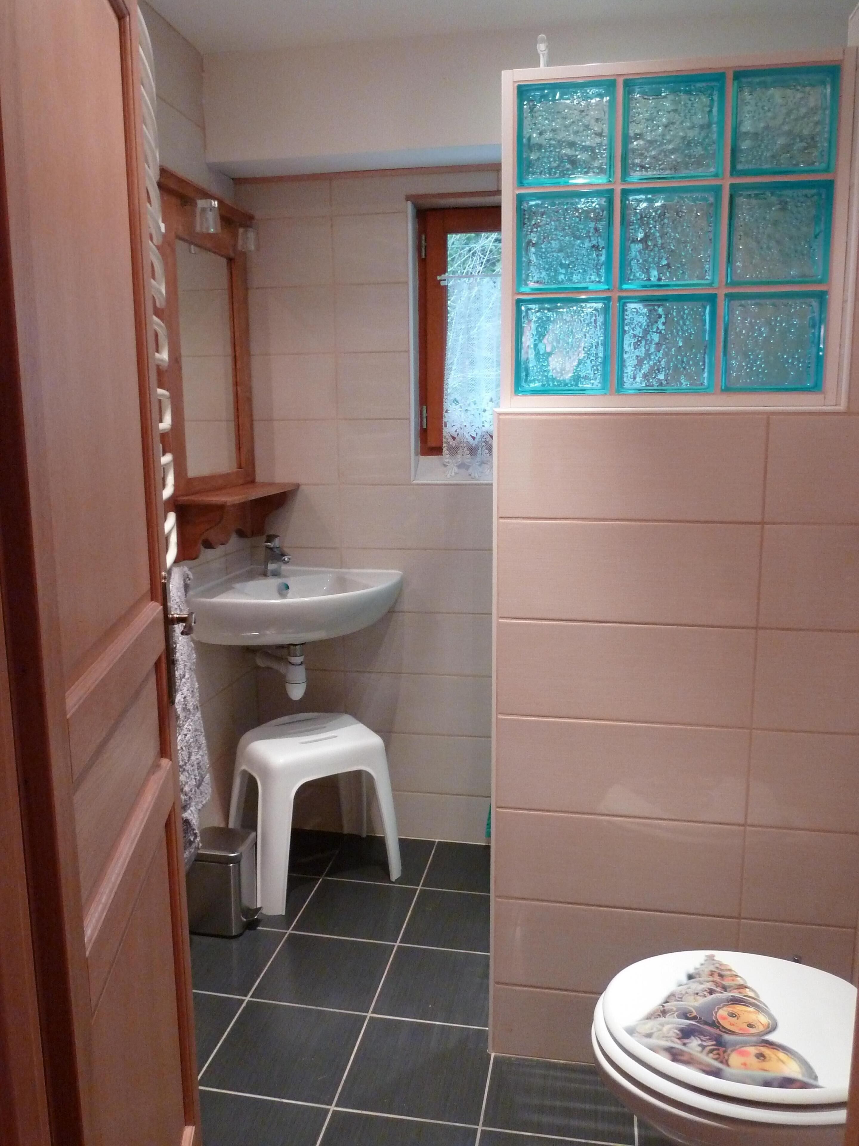 Individual chalet 10 minutes from the ski slopes and 2 minutes from the lake, quiet