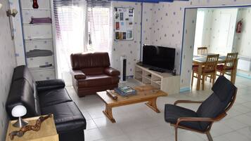 TV, DVD-spiller og bĂžker