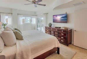 3 bedrooms, in-room safe, desk, iron/ironing board