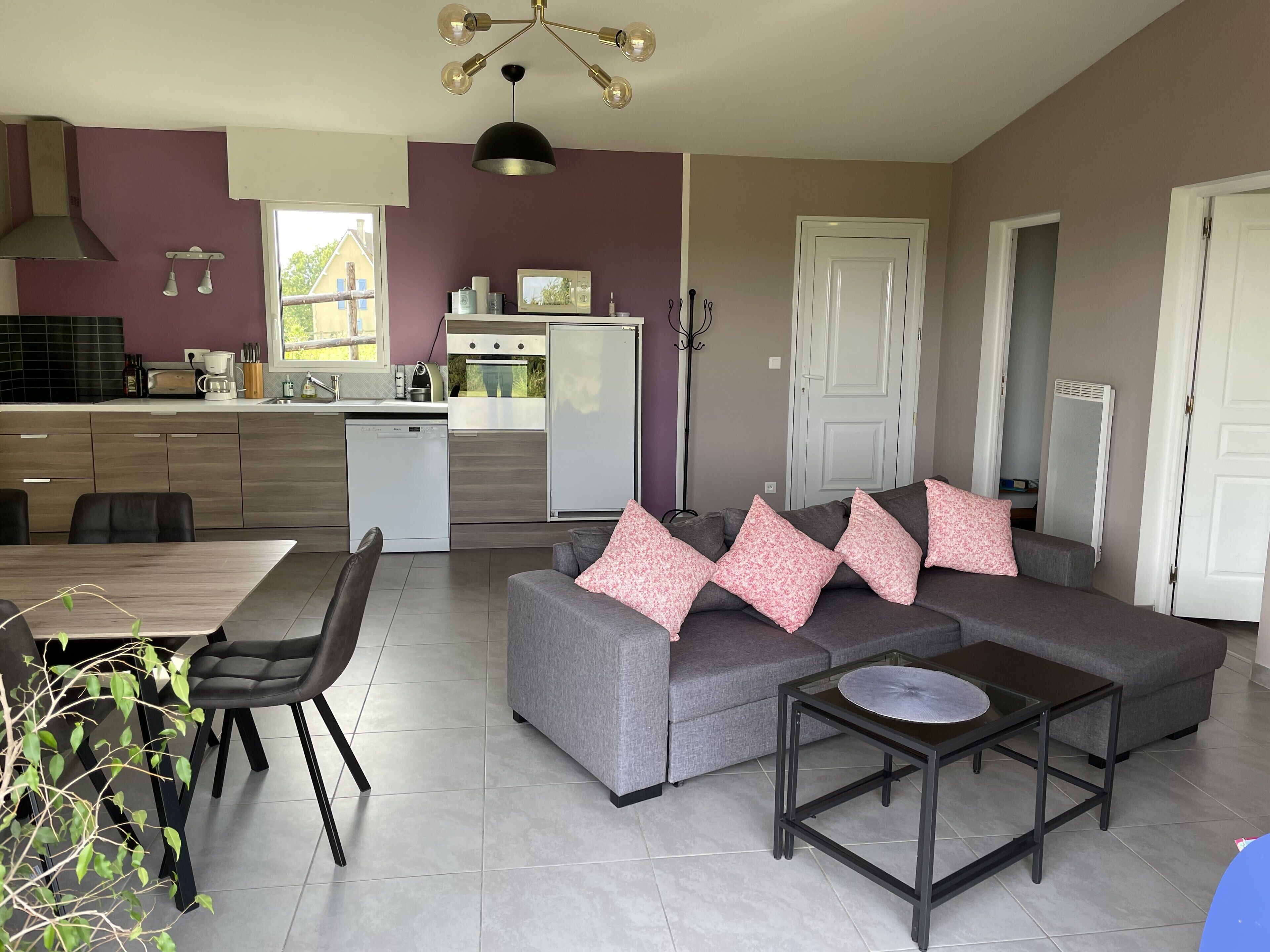 AIGNERVILLE: VERY NICE NEW WOODEN HOUSE 5 Km FROM THE LANDING BEACHES