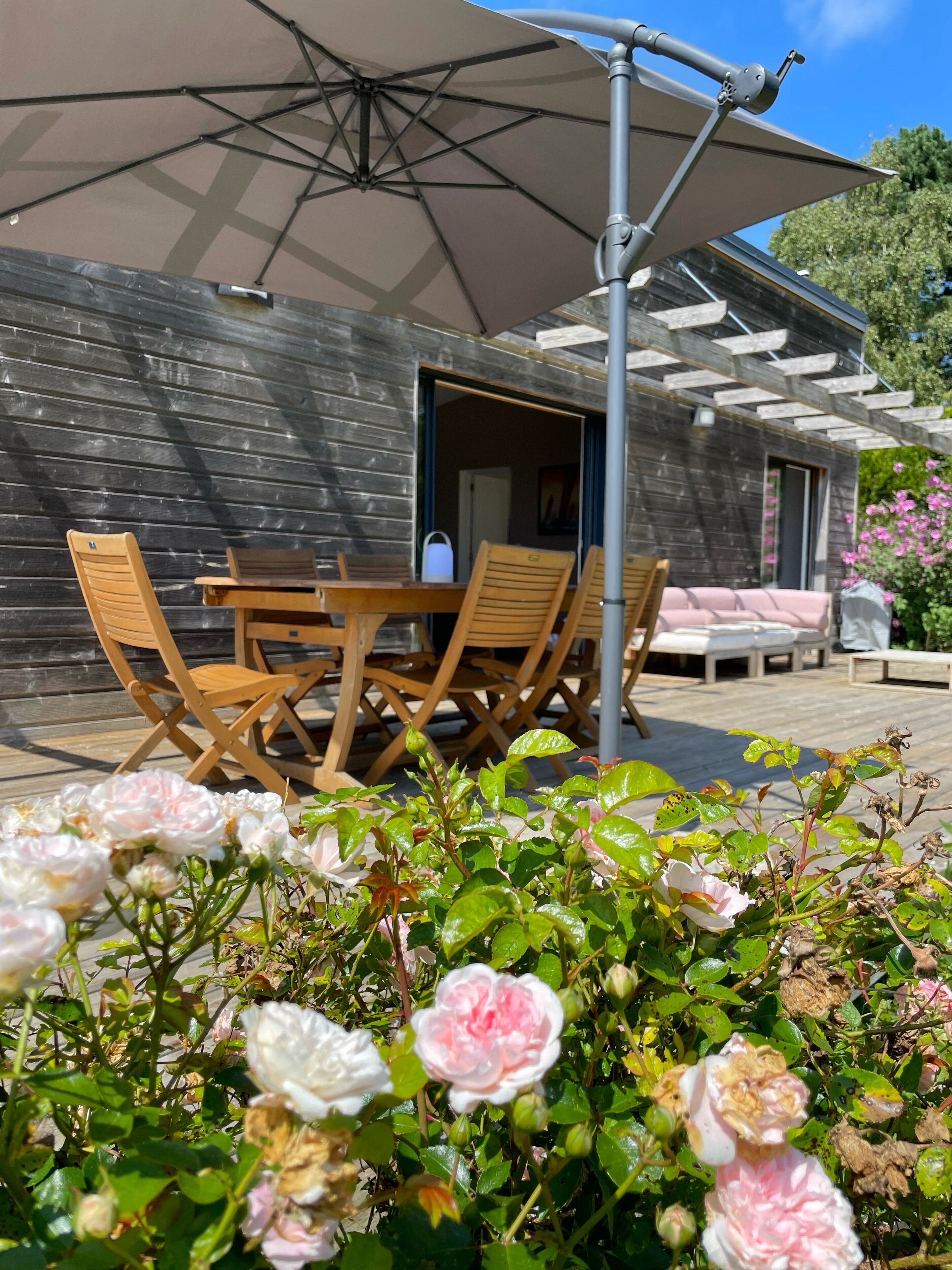 AIGNERVILLE: VERY NICE NEW WOODEN HOUSE 5 Km FROM THE LANDING BEACHES