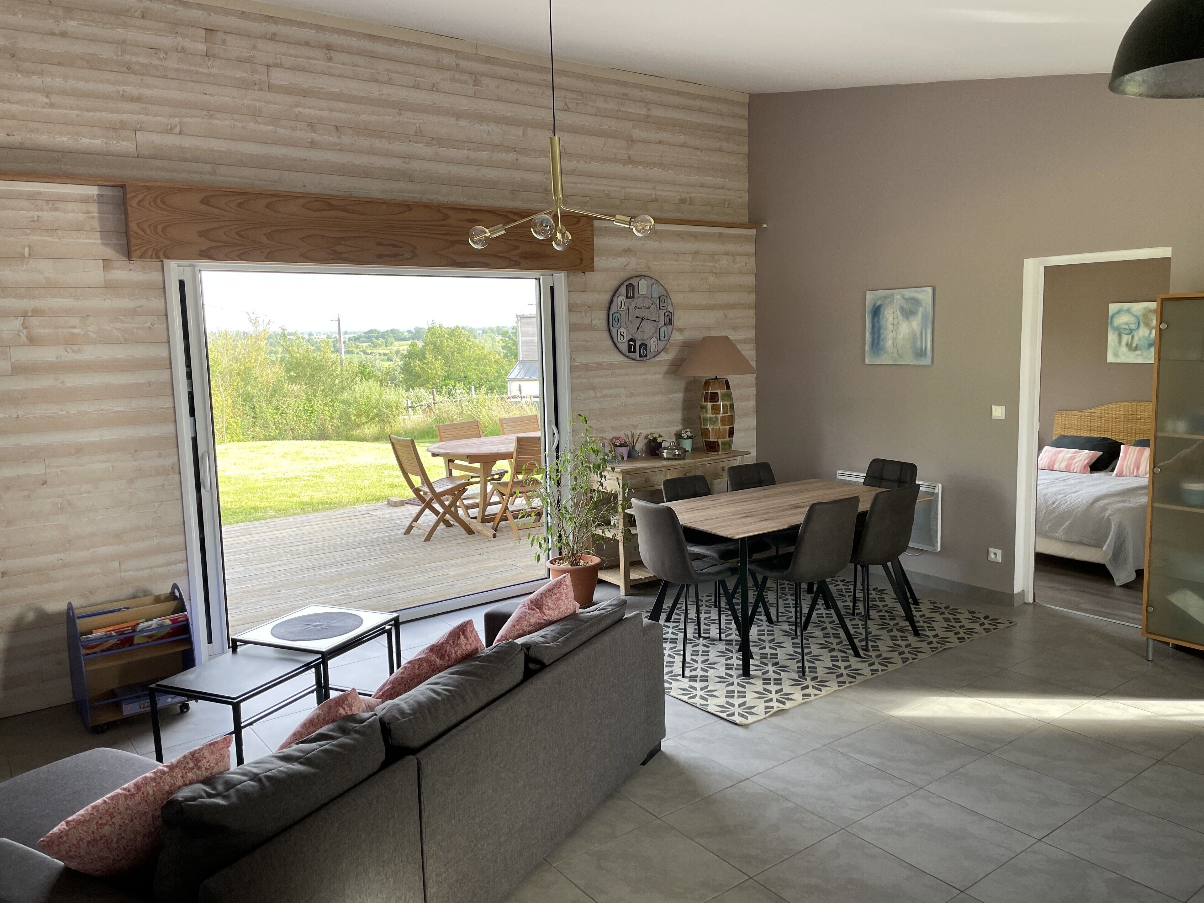 AIGNERVILLE: VERY NICE NEW WOODEN HOUSE 5 Km FROM THE LANDING BEACHES
