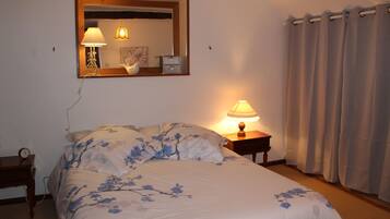 2 chambres, fer et planche Ă repasser, draps fournis