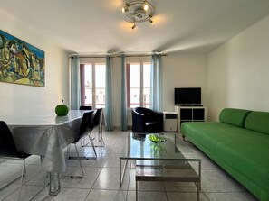 TV - LA LOGE - 3 bedroom apartment Lyon 7, with carpark (Lyon)