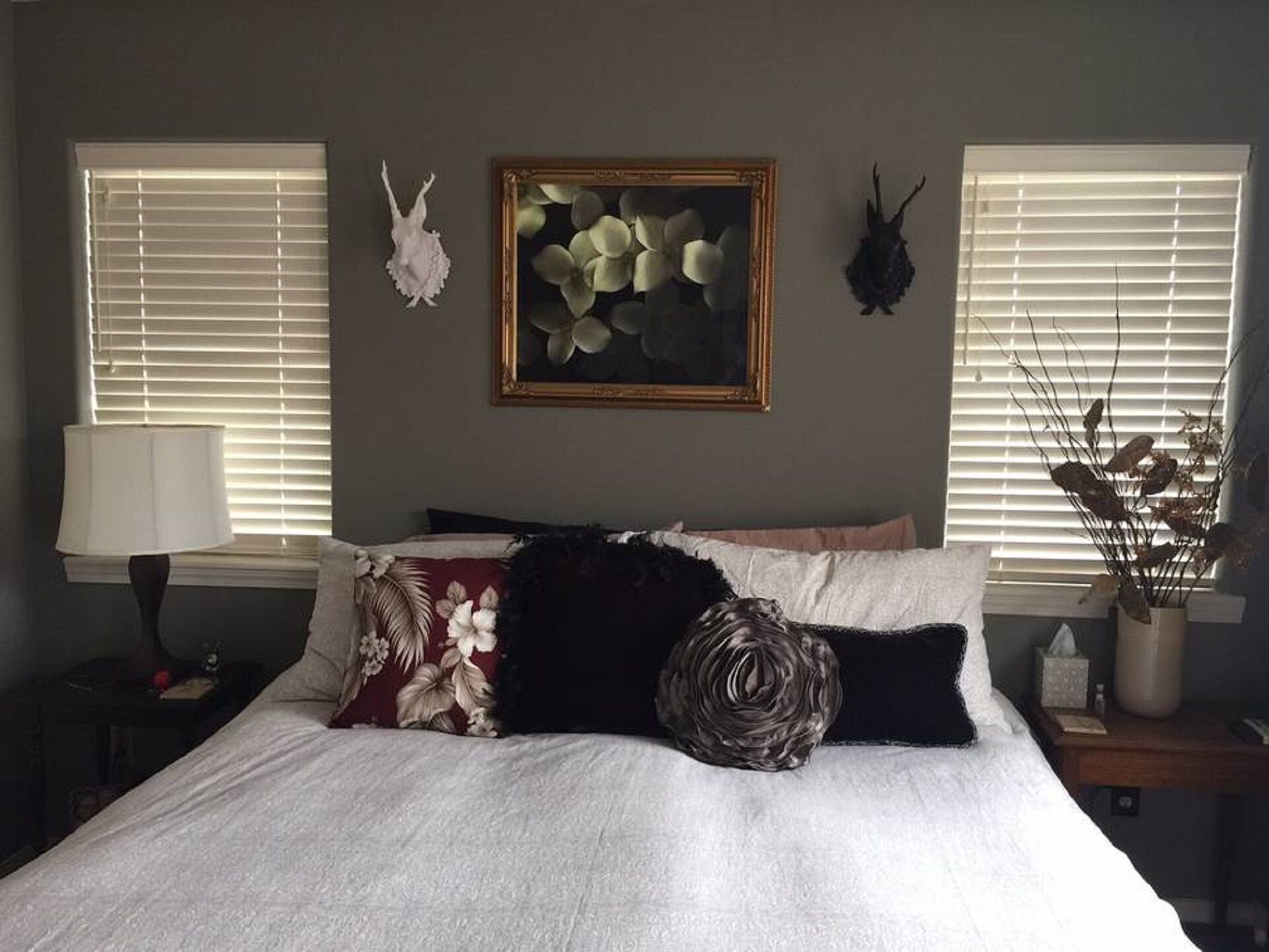 Executive home in the incredible Columbia Gorge Basin on the Columbia River