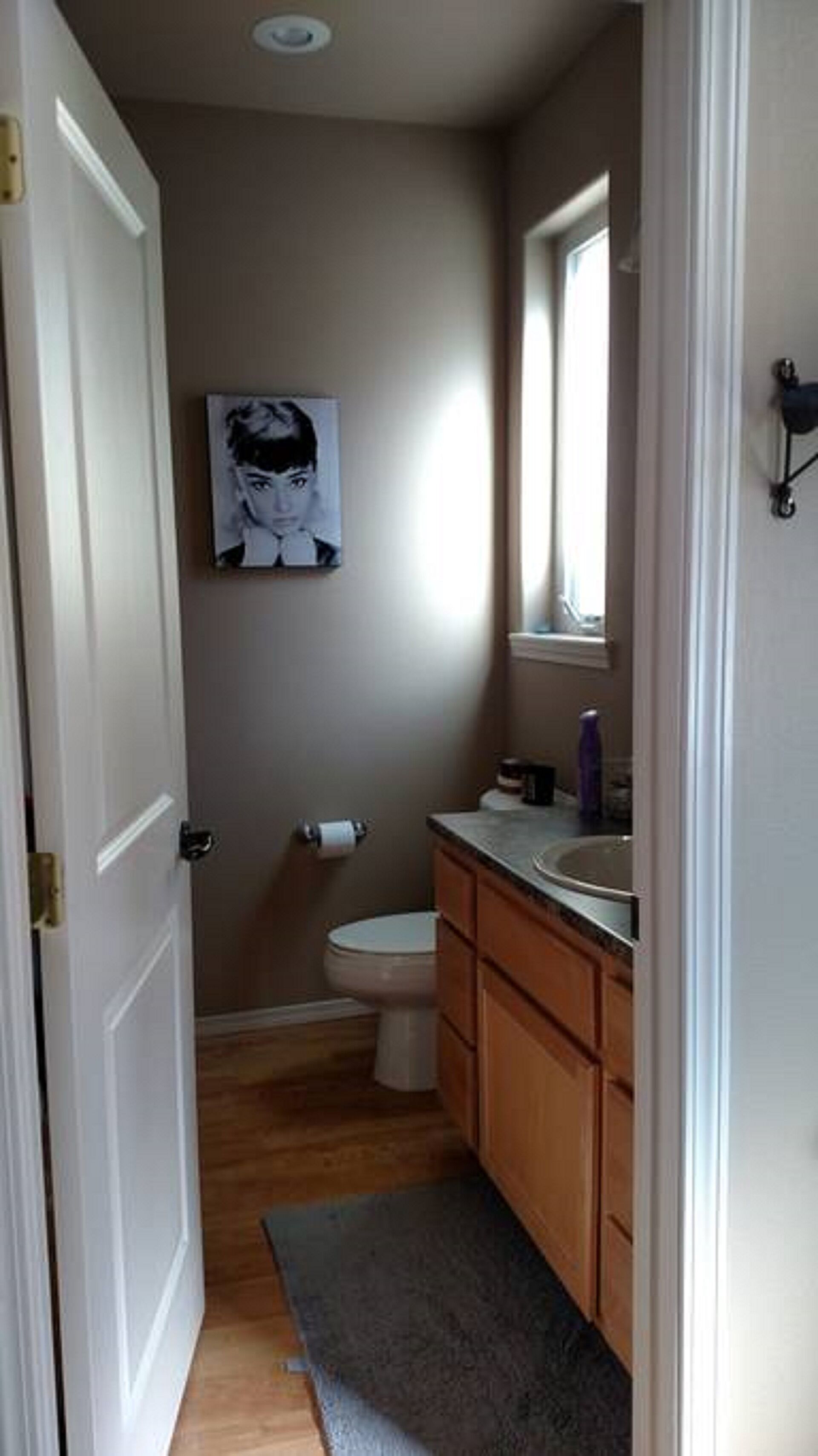 Executive home in the incredible Columbia Gorge Basin on the Columbia River