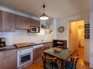 Fridge, microwave, oven, stovetop - Charming 4-person apartment, 2 bedrooms facing La Mongie slopes (La Mongie)