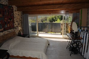 3 bedrooms, iron/ironing board, WiFi - Typical village house  (Lacoste)