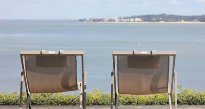 Maison avec terrasse, cuisine extérieure et joli jardin pour profiter du soleil