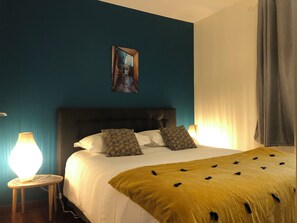 3 slaapkamers, een strijkplank/strijkijzer, gratis wifi, beddengoed