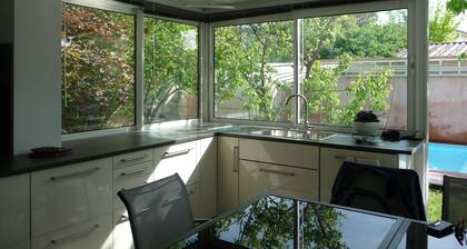 Villa indépendante avec jardin et piscine couverte quartier proche centre ville