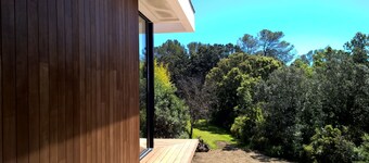 Contemporary air-conditioned villa in large Mediterranean-type landscape garden