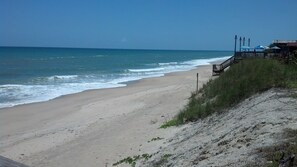 Beach nearby - Ocean Views, Secluded 3 Story Home On 1/2 Acre of Palms,Self Check-in (Melbourne Beach)