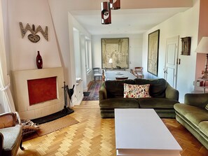 TV, fireplace, DVD player, stereo