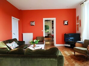 TV, fireplace, DVD player, stereo