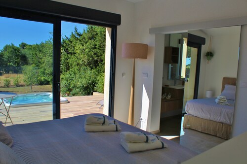 STANDING GITE WITH PRIVATE SPA / LUBERON