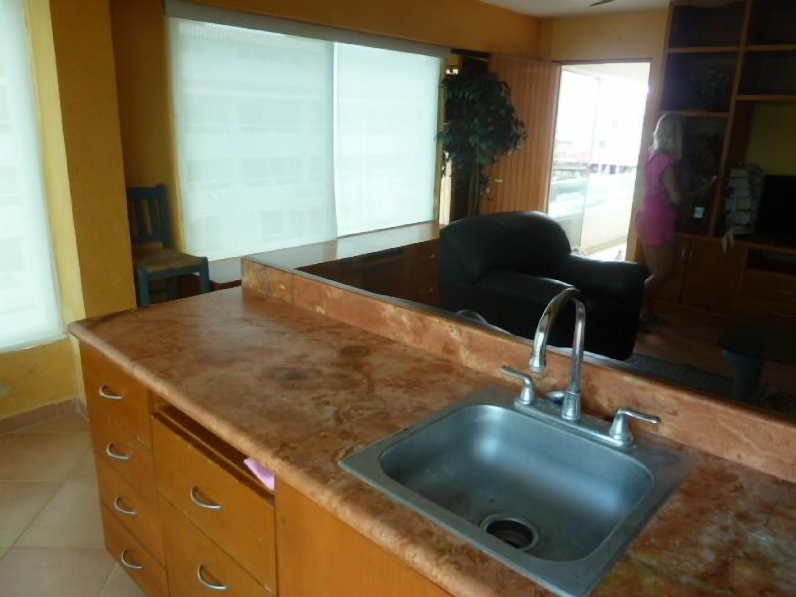 Large updated apartment overlooking the lagoon