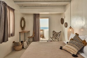 Suite – deluxe, massasjebadekar, sjøutsikt (Upper Floor) | Safe på rommet, skrivebord, lydisolert og wi-fi (inkludert)