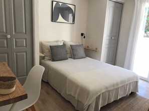 4 Schlafzimmer, Schreibtisch, Bügeleisen/Bügelbrett, Reisekinderbett