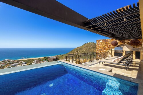 6 BR Villa w Pacific Ocean views in Pedregal w Infinity Pool and Gym