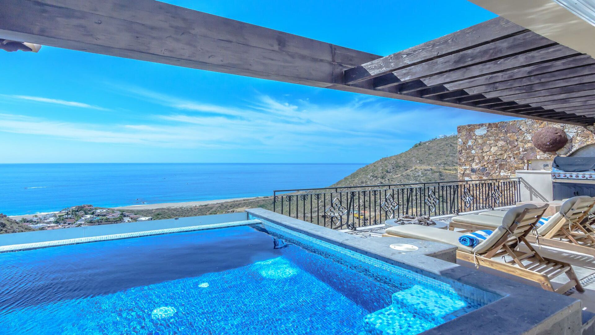 6 br Pacific view home close to beach and Cabo Marina.