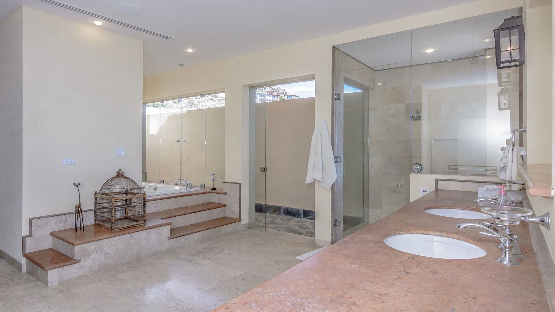 6 br Pacific view home close to beach and Cabo Marina.