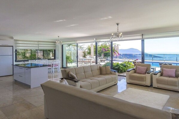 Villa, 5 Bedrooms, Private Pool, Sea View | Living area